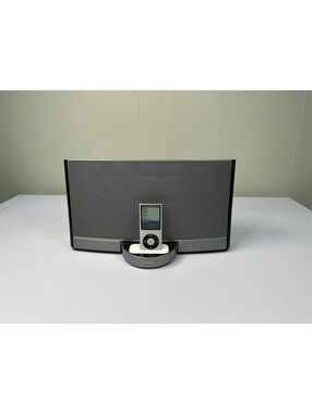 Bose SoundDock Portable Speaker iPod Nano 8GB Remote Lightning Adapter READ